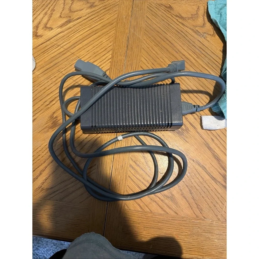 Microsoft Xbox 360 Console White OEM Power Supply AV Cable Untested